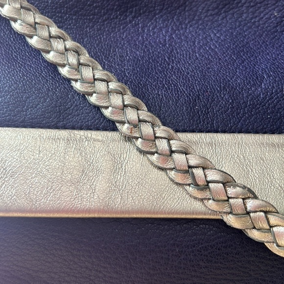 TUSK NAVY AND GOLD LEATHER BAG - Picture 5 of 16